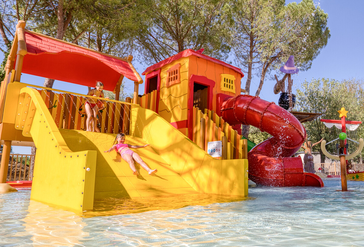 slider_15_monte_cristo_toboggan_enfants-82590338_0.jpg