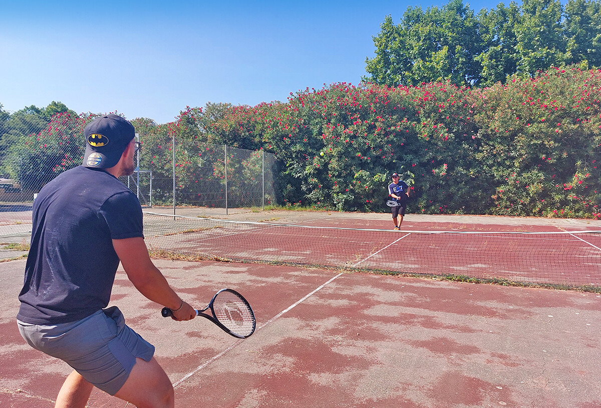 tennis-19244127.jpg