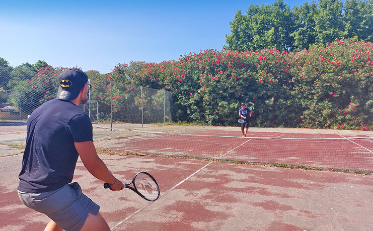 tennis-19244142.jpg